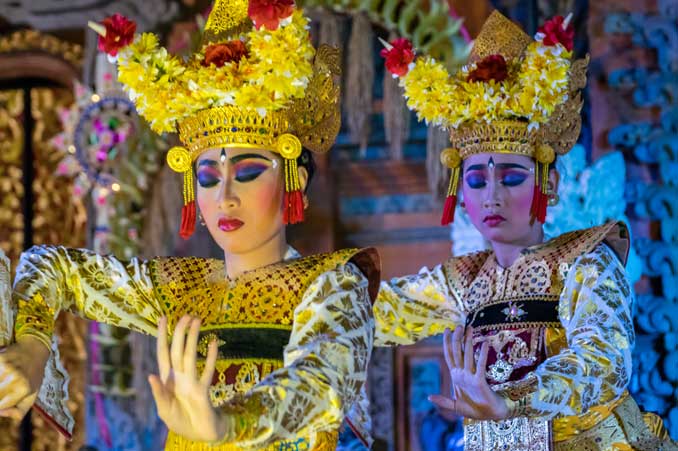 Two Legong dancers performing.