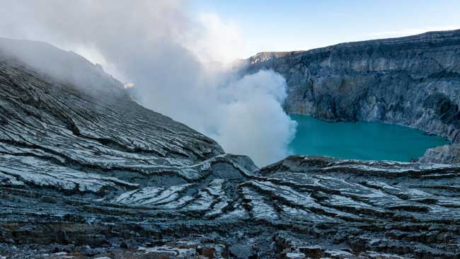 Ijen crater seen from the side.