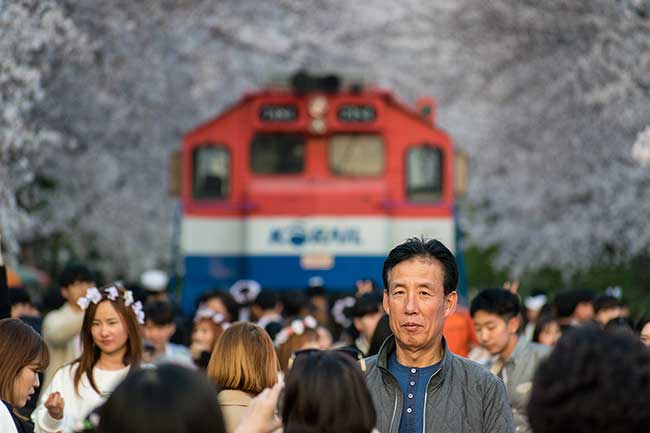 Crowd in front of train.