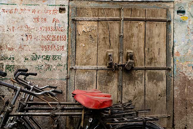 Bike leaning against weathered wall.