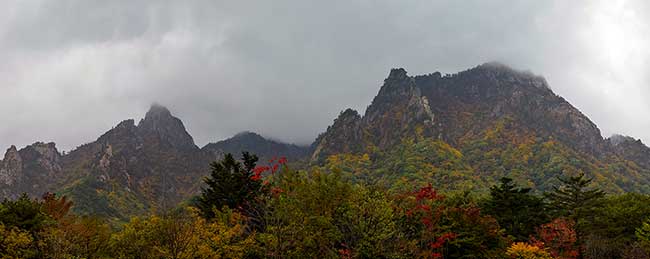 Panorama of Seoraksan.