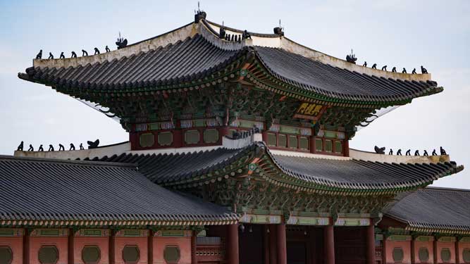 seoul temple lit up at night.